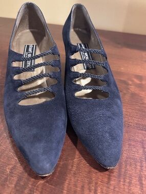 Stuart Weitzman Navy Suede heels sz 7 N